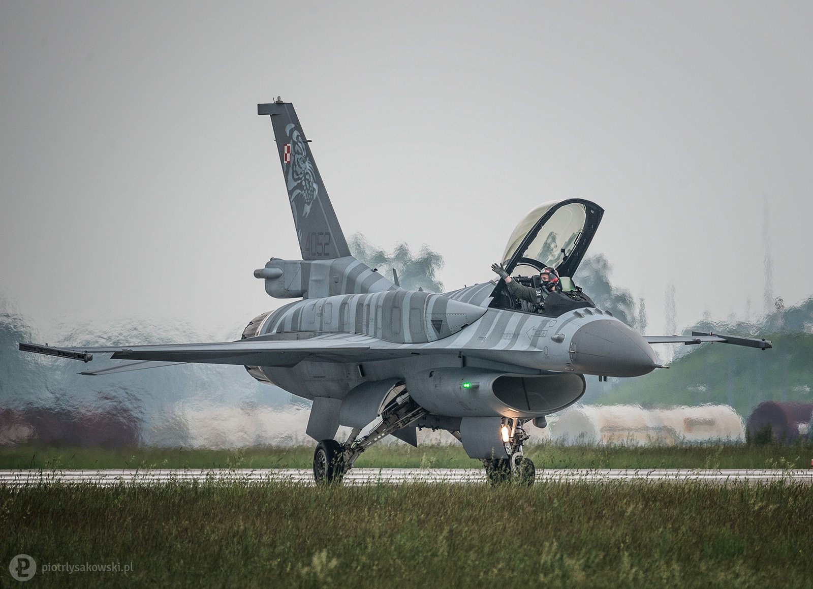 CkEp4d5VAAAqcyb.jpg:large