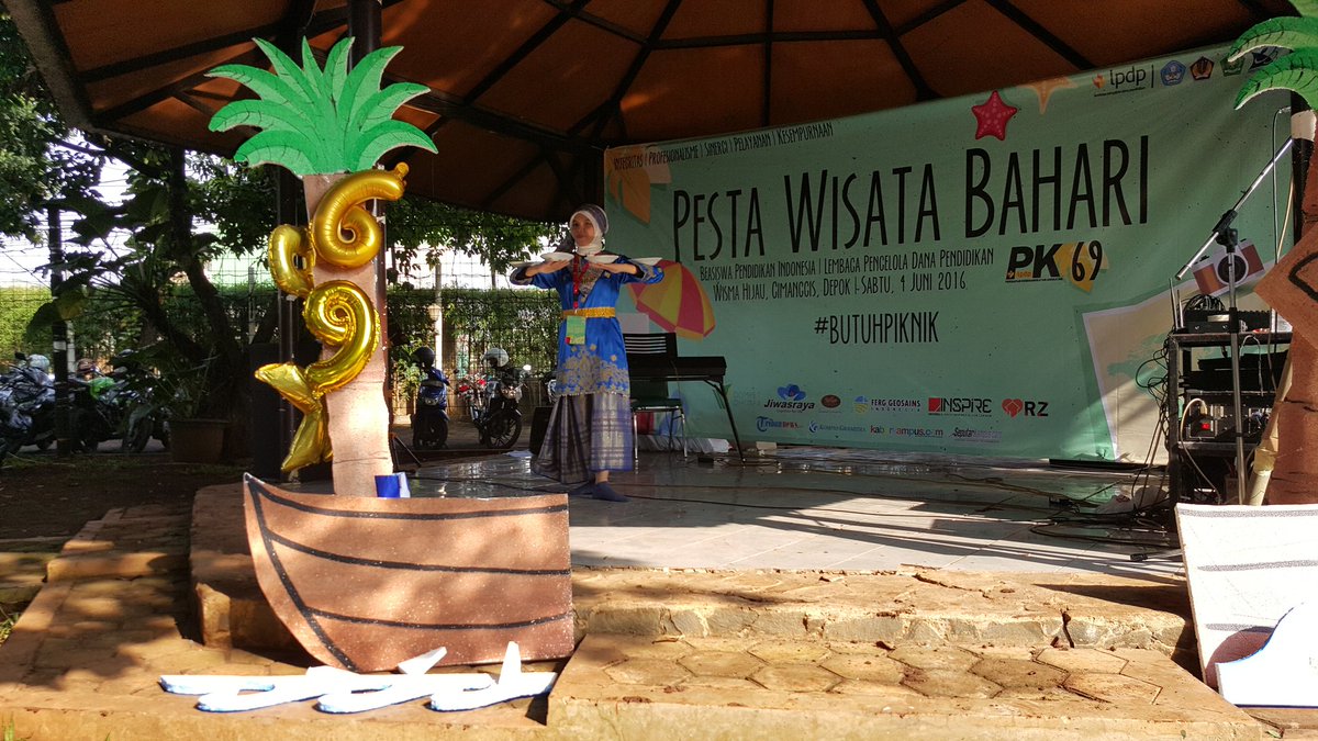 unitariii's tweet photo. Dibuka dengan tari piring #PK-69 @LPDP_RI https://t.co/u5ia7kQE60