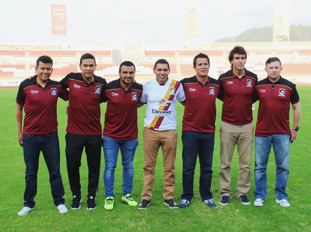 Fans_RM11's tweet photo. Hoy se hizo la presentación del nuevo DT de Coras... @RamonMorales11 https://t.co/ZhkZ1jGd1i