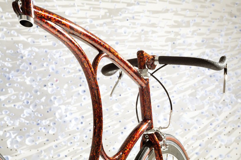signature handmade <a href="/Vanhulsteijn/">Vanhulsteijn</a> bicycle embellished using urushi japnese lacquer technique designboom.com/design/vanhuls…