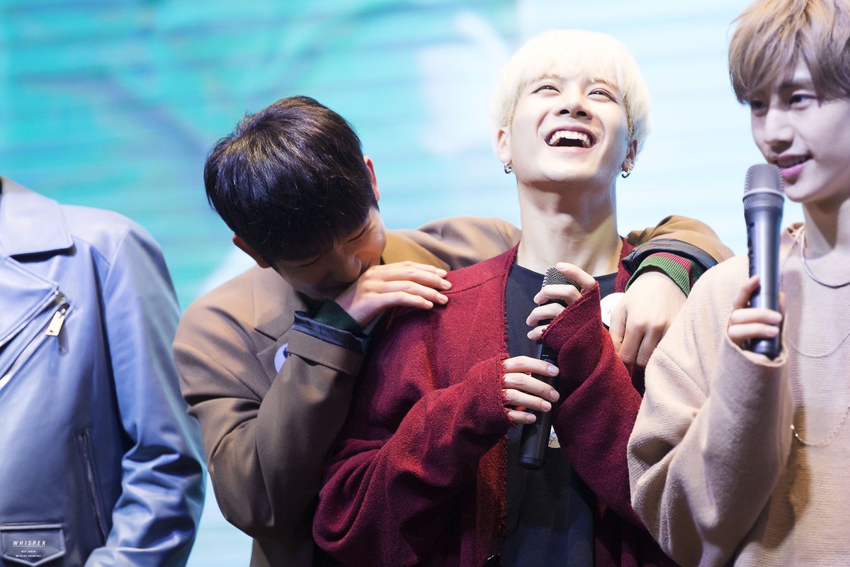 LuYoungie's tweet photo. "@.Whisper_jr: 160325 여의도팬싸 #GOT7 #갓세븐 #주니어 #JUNIOR #JSCKSON #잭슨 우리 94line 뭐가 이렇게 재미있었?? ㅋㅋㅋㅋㅋ@jrjyp 마지막 잭슨의 눈빛 💓💓 https://t.co/E5sDyMPs1y