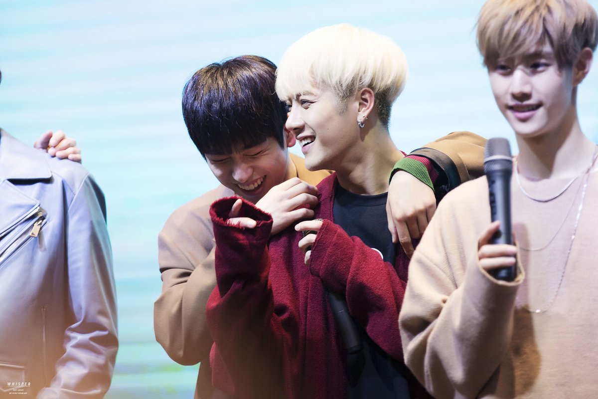 LuYoungie's tweet photo. "@.Whisper_jr: 160325 여의도팬싸 #GOT7 #갓세븐 #주니어 #JUNIOR #JSCKSON #잭슨 우리 94line 뭐가 이렇게 재미있었?? ㅋㅋㅋㅋㅋ@jrjyp 마지막 잭슨의 눈빛 💓💓 https://t.co/E5sDyMPs1y