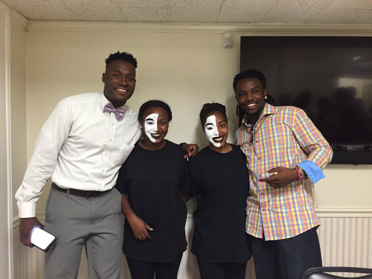 DesiJayy_'s tweet photo. S/o to @KayoBracey , amazing performance ! His CD is pretty dope too 🔥🔥 #NewNumber1Fan 😍#WeStillWerkin https://t.co/jylusrO6Y7