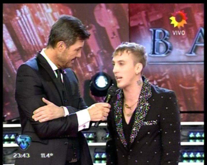diarioshow's tweet photo. ¡Un grosso! @elpolacoOficial se llevó todos los aplausos al ingresar al estudio de #Showmatch2016 https://t.co/HNdMcgbvgM