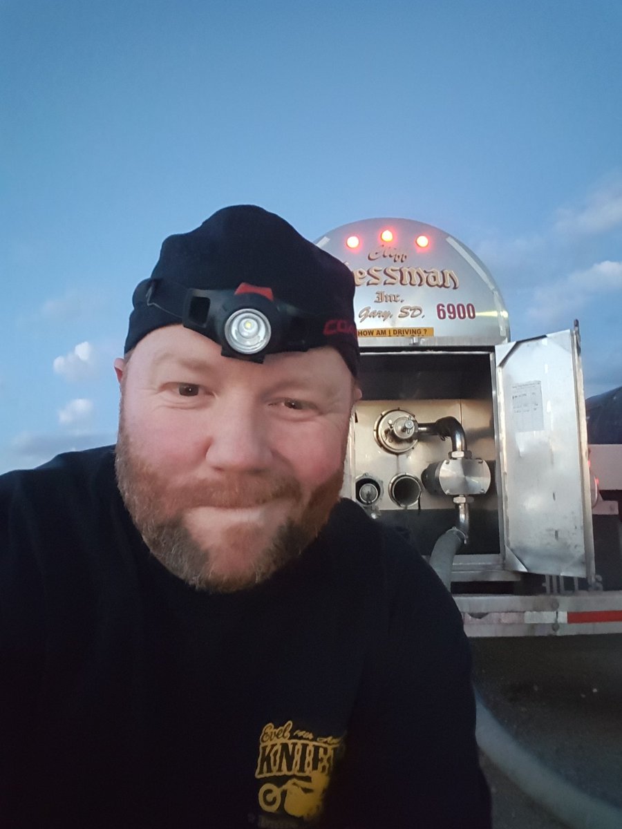 hellbenthagen's tweet photo. Little late night bee feeding. That 2 speed neutral mDRIVE has this stuff pumping hard and fast. #MackPower https://t.co/C4RFPX0PNv