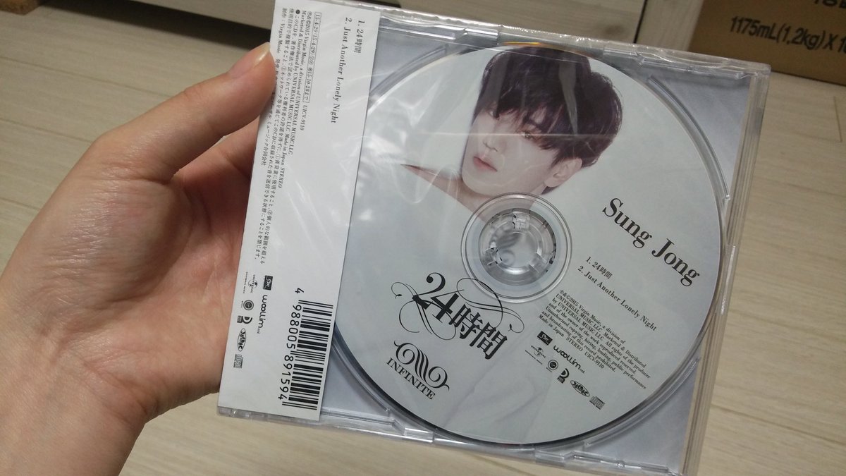 IFNT_goods__'s tweet photo. 인피니트 세컨드인베이전 DVD + 24시간(ver.일본,성종,미개봉) 일괄로 택포 4.5에 팔아요!

덤으로 인피니트 비공굿즈 한뭉치랑 인피니트 영화 포스터 드려요~ https://t.co/e4HujglxsT