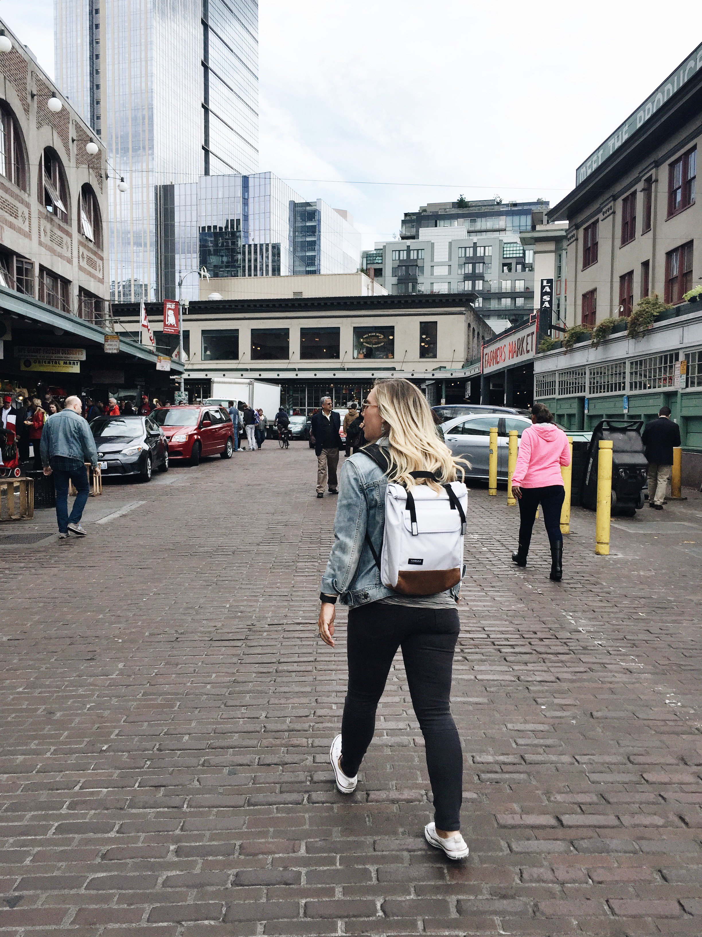 Timbuk2 on X: Downtown Seattle hangin'. @madetothrive with the Custom Mini  Prospect Backpack. #T2minicitytour #Timbuk2 #custom   / X