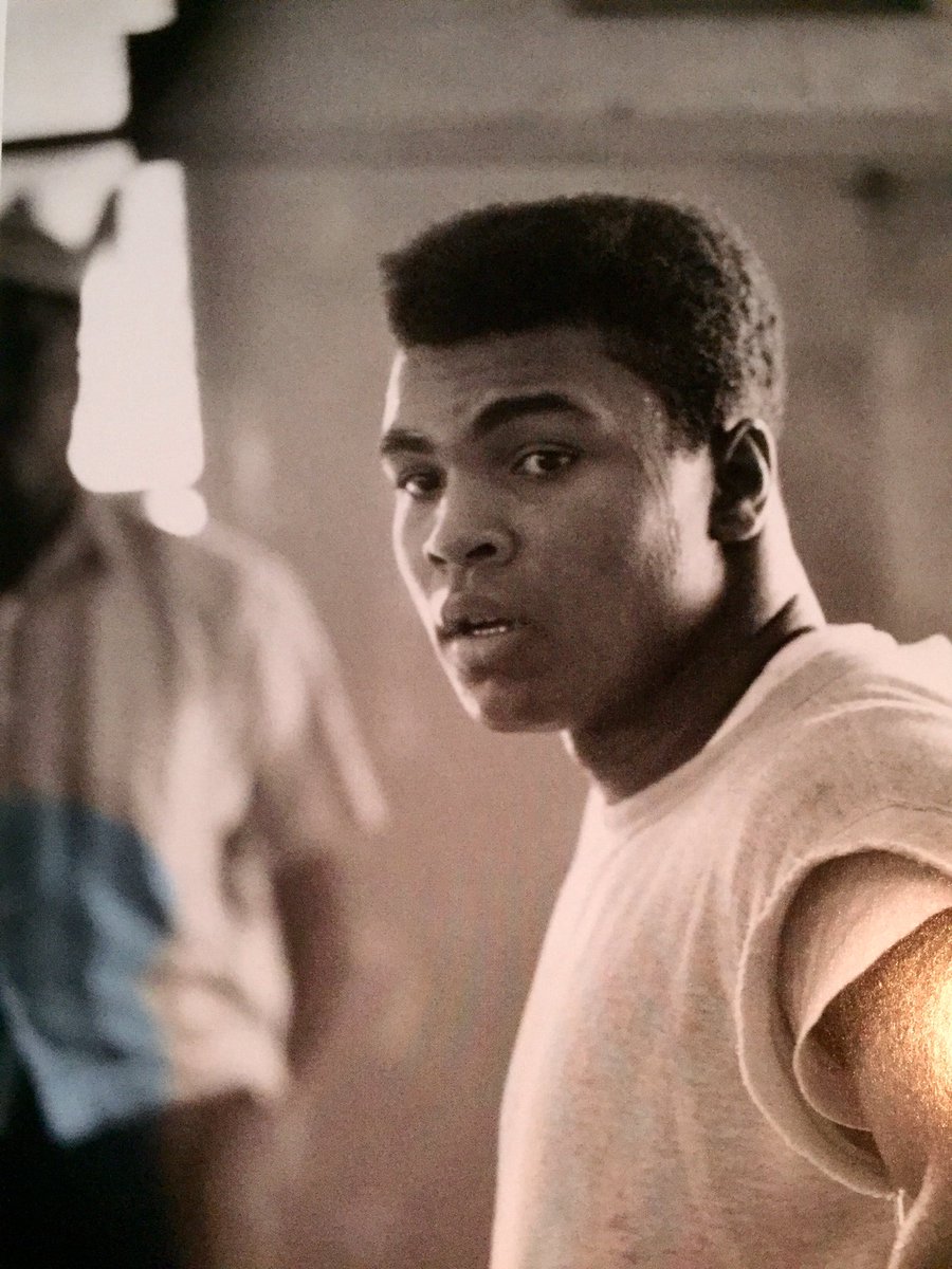 MichaelYoun's tweet image. Il était fort.
Il était fier.
Il était beau.
Il était noir.
Il était drôle.
Il était libre.
Il était #MohammedAli