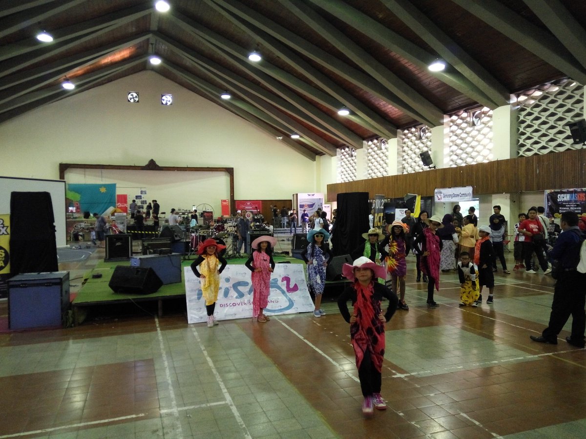 Wah lucunya penampilan catwalk adik-adik dari Komunitas Sosial kota Semarang. Yuk Discover mereka hanya di #ikiSMG2!