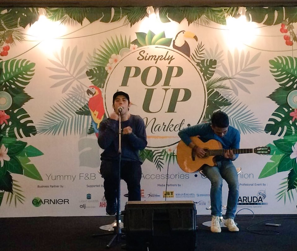 mamanyajayden's tweet photo. Keseruan performance dari @ErosTjokro hari ini di @SimplyPopup Market Grand Indonesia @MNCPlayMedia ! https://t.co/SMhsxJp0ID