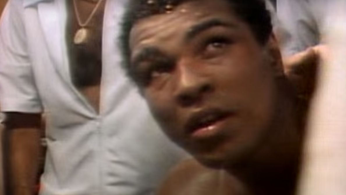 laprovence's tweet photo. 🔴 Vidéos : retour sur les exploits du boxeur de légende #MohamedAli, disparu cette nuit https://t.co/Ny9X1ma9Hy https://t.co/7WP0zz3bfO