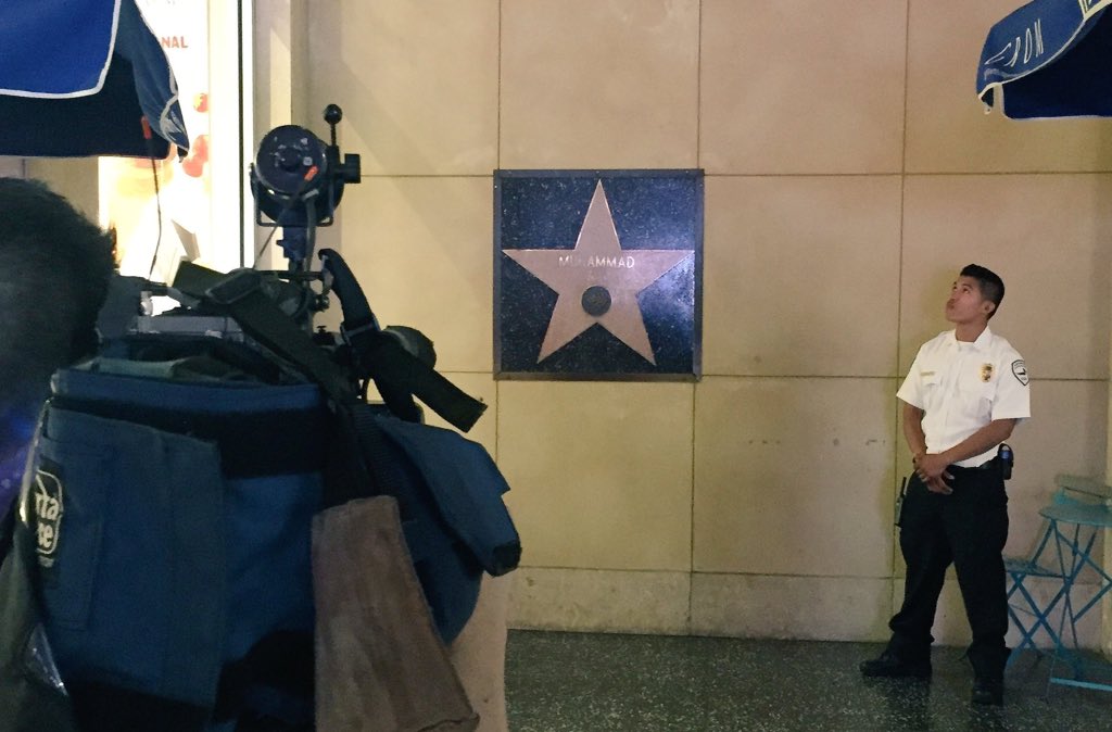 AndrewBloch's tweet photo. The only Hollywood star mounted on a wall instead of the pavement, because "Nobody walks all over Muhammad Ali" https://t.co/tt5znxtdAx