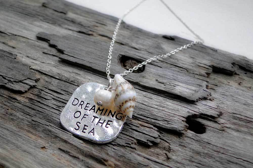 Don’t we all sometimes day-dream we’re at the seaside?! buff.ly/1U9BYvc #onlinecraft #uksopro