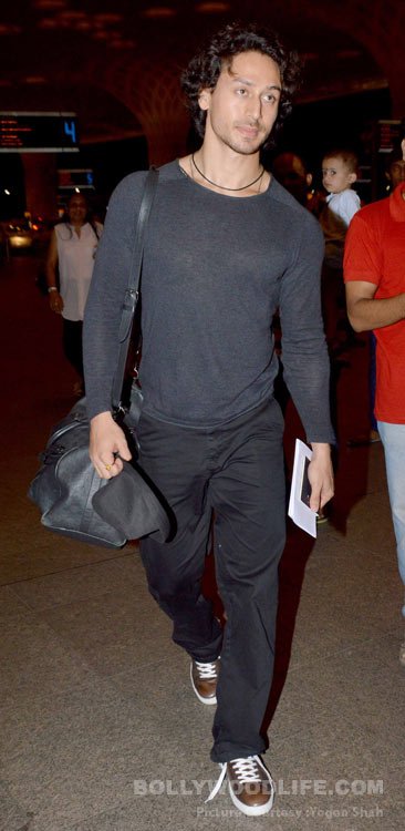 TigerShroff_FC's tweet photo. Pics - @iTIGERSHROFF snapped at the airport 😍😎 https://t.co/6HTMdWlS2m