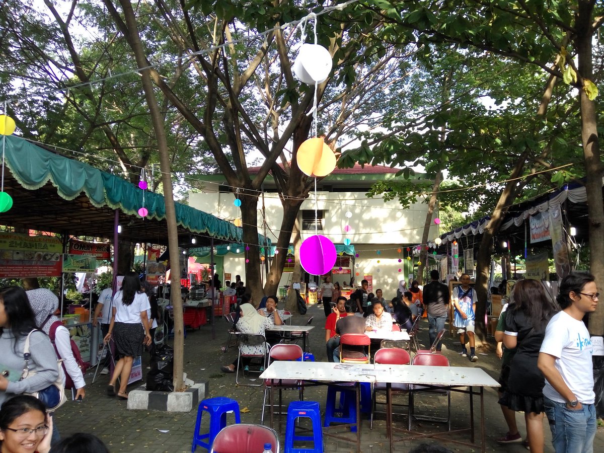 Kalo laper mau makan atau jajan, bisa mampir juga loh ke Food&amp;Fashion Corner #ikiSMG2! #DiscoverSemarang