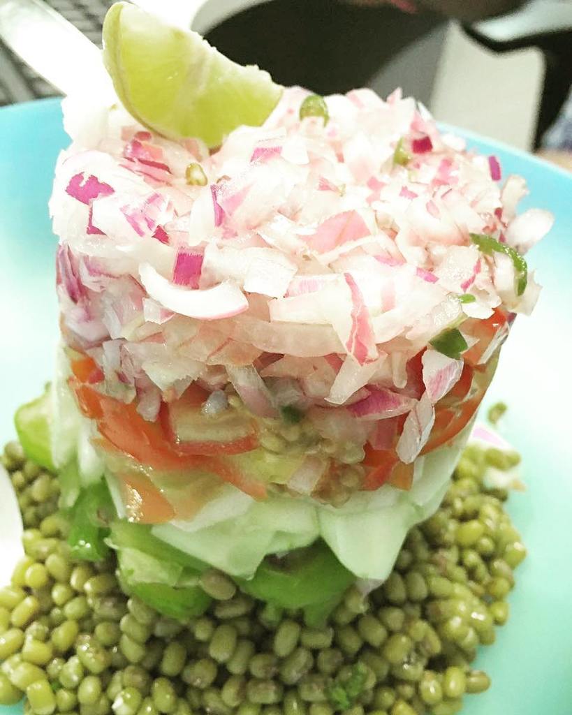 ritu24raj's tweet photo. This is the creativity at its #Best 🌽🍅🍈🍑🍠🍓🍋 and somebody called me #ChefRaj 😁😂 https://t.co/0Zf7xOdQ2H