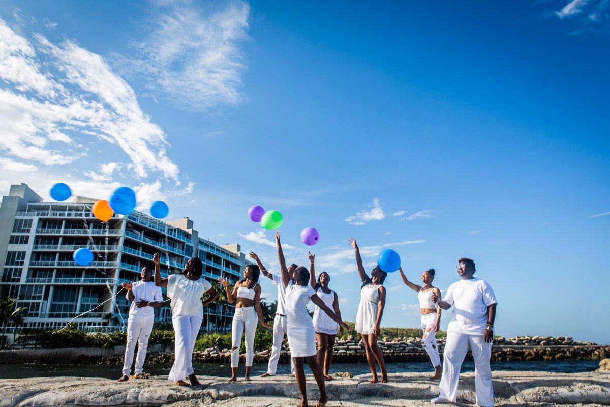 kamya_10's tweet photo. Sending off their dream in hopes of making them a reality! @_euniciajovon @kingkyrie_1 @iam_kariii @BeenBabyKi https://t.co/nqzigAEPrG