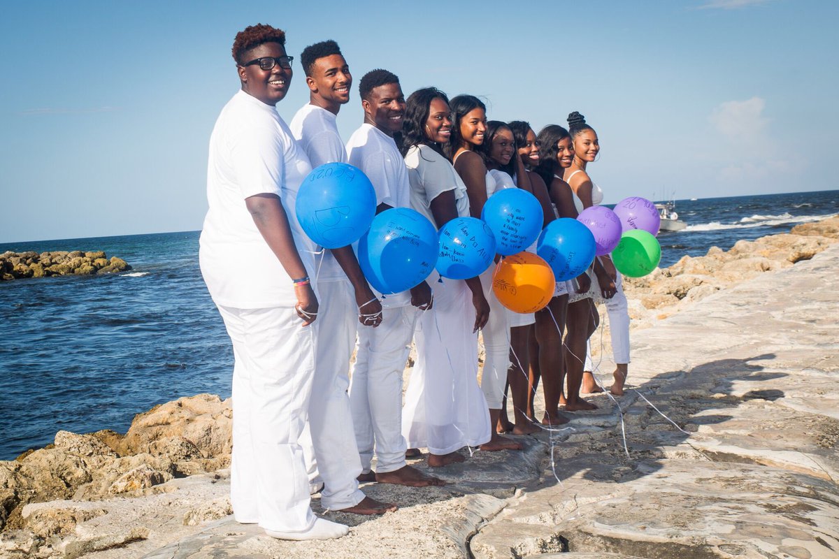 kamya_10's tweet photo. Sending off their dream in hopes of making them a reality! @_euniciajovon @kingkyrie_1 @iam_kariii @BeenBabyKi https://t.co/nqzigAEPrG