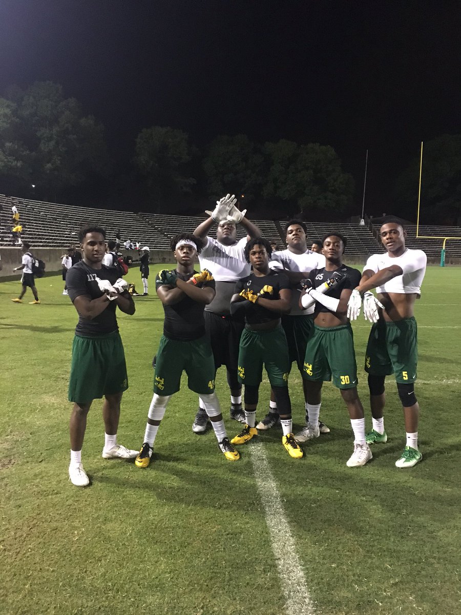 HotboiWxyne's tweet photo. You know we had to show up😈💚💛 https://t.co/i4DQP6zo8a