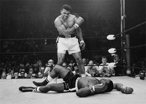 ABC7's tweet photo. #BREAKINGNEWS: Boxing legend Muhammad Ali dead at age 74
https://t.co/z78DvHhTPs https://t.co/dCuudx30AZ