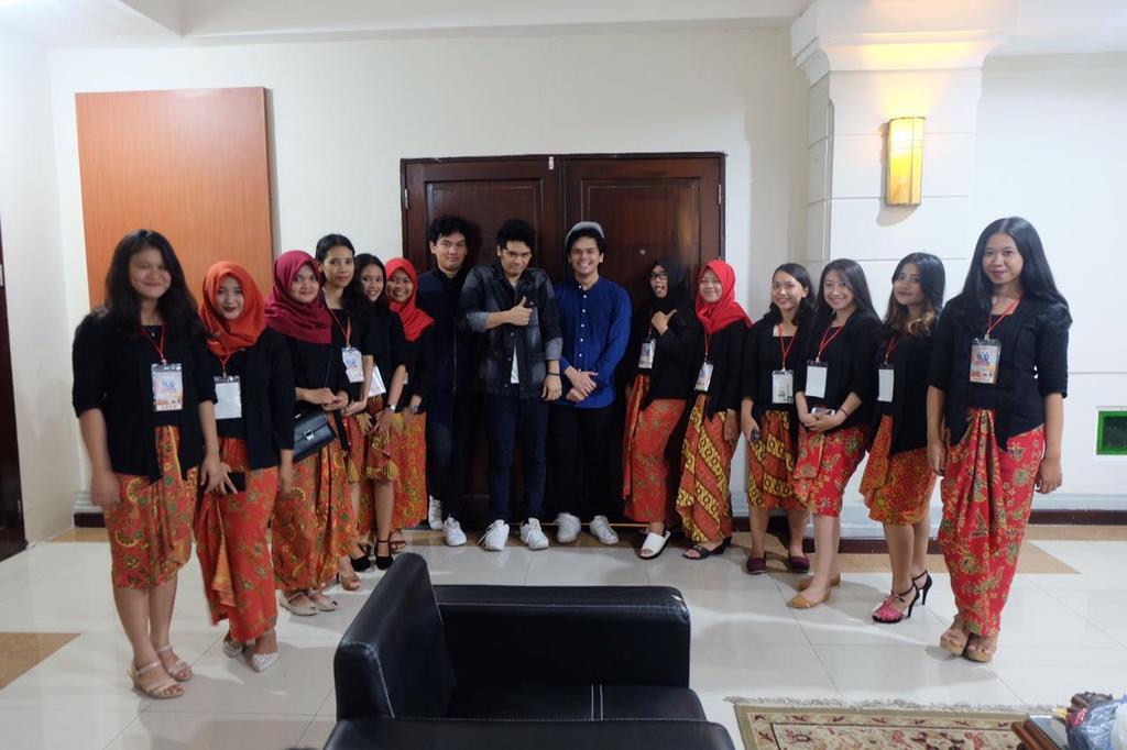 Overtunist_DIY's tweet photo. @Overtunist_DIY @Angelo_Mikha @Reu_nathaniel @MadaEmmanuelle  thankyou so much!:) untuk moment yg luar biasa ini💕 https://t.co/8iiwgn0StG