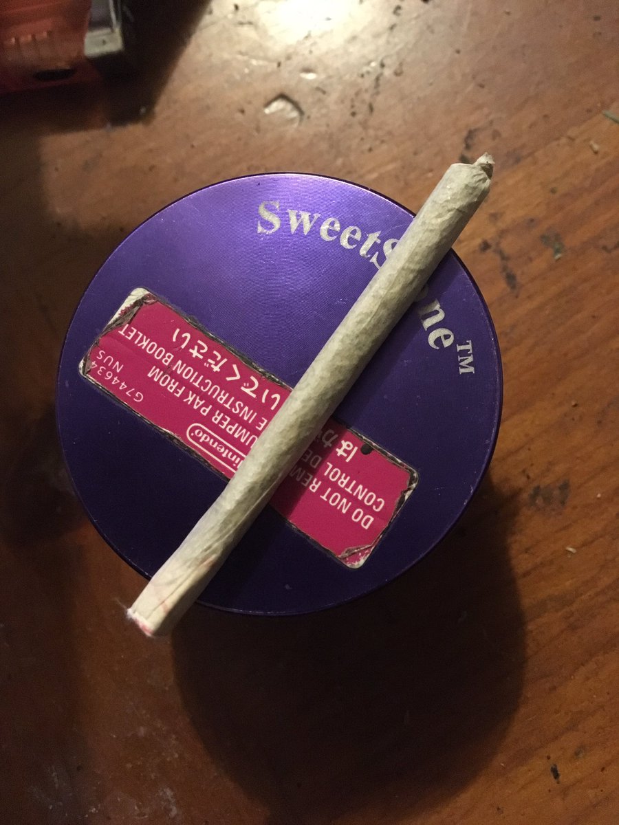 Blazeandshooter's tweet photo. Another food inspired joint. #blueberryhaze #lemontrainwreck  #swisscheese  #applecheese #cherrypie  5x the fun! https://t.co/GLspJ7Z61n