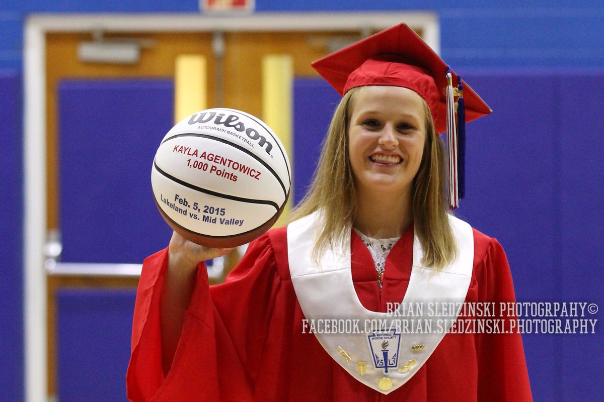 sledzib's tweet photo. Congratulations, @KaylaAgentowicz and @HailToTony35! It was a pleasure to watch you both ball out your senior year! https://t.co/fzmrKMJbMA