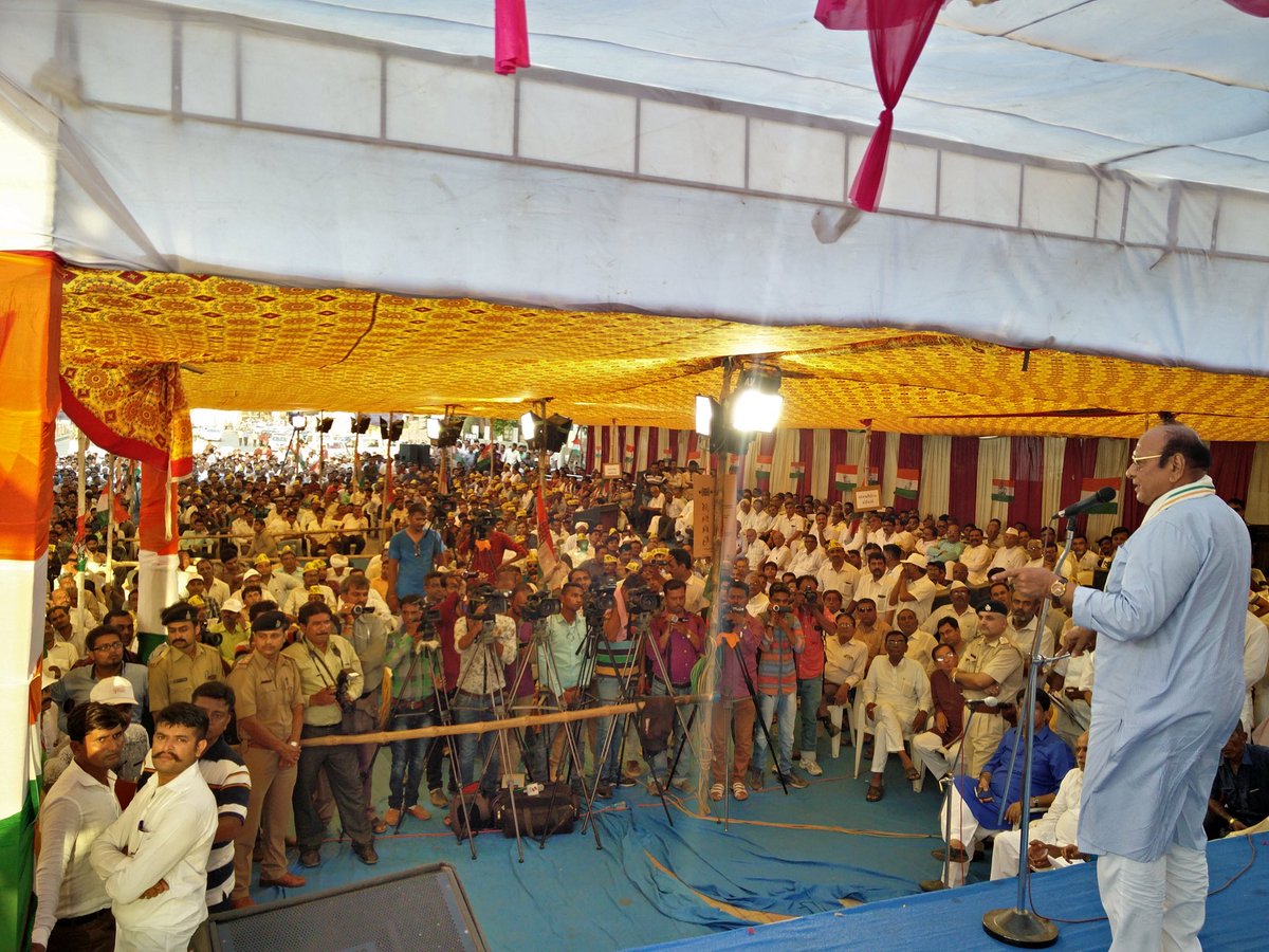 ShankersinhBapu's tweet photo. Addressed people of Varachha Region Surat yesterday #LokDarbar https://t.co/mbMMhVlvdR