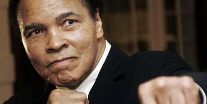 lequipe's tweet photo. Mohamed Ali, «The Greatest», est mort https://t.co/rKEyP2m8QQ https://t.co/tps8dUGH06