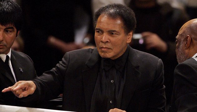 Mohamed Ali, boxeur légendaire, est décédé à l'âge de 74 ans en Arizona #EtatsUnis bit.ly/FIboxeur