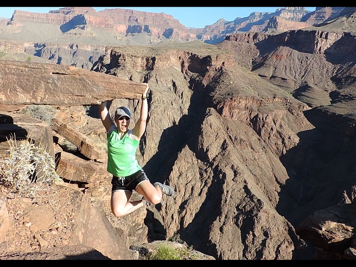 mountainaxel's tweet photo. Just hanging out at the Grand Canyon! #GrandCanyon #optoutside #neverstopexploring #gadv #ilovemyjob #adventure https://t.co/8jsREclS4s