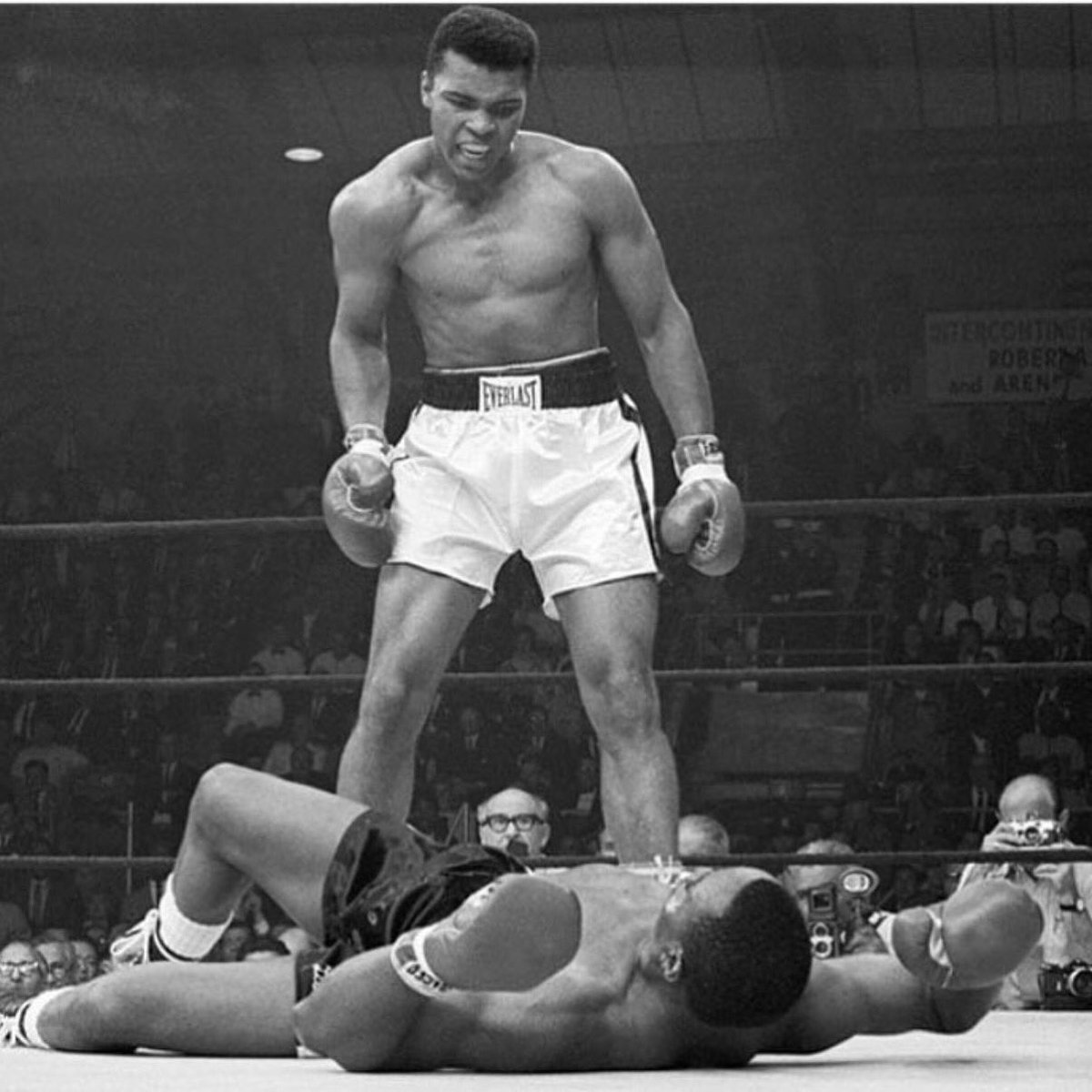 reddybro233's tweet photo. RIP G.O.A.T! Greatest boxer of all time! https://t.co/avPJS3L7y7