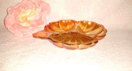 JunkYardBlonde's tweet photo. Vintage Carnival Glass Marigold Snack Dish,  Marigold Glass,Cand… https://t.co/aKsANxlSIT #JunkYardBlonde #SnackDish https://t.co/GgedMv6dwf