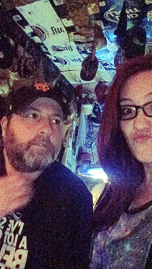 BrittMurphy731's tweet photo. #celebstatus #yeswearefamous #boutthatbartenderlife #showcaseshenanigans #DoYourJob https://t.co/FfvnPGKjSv
