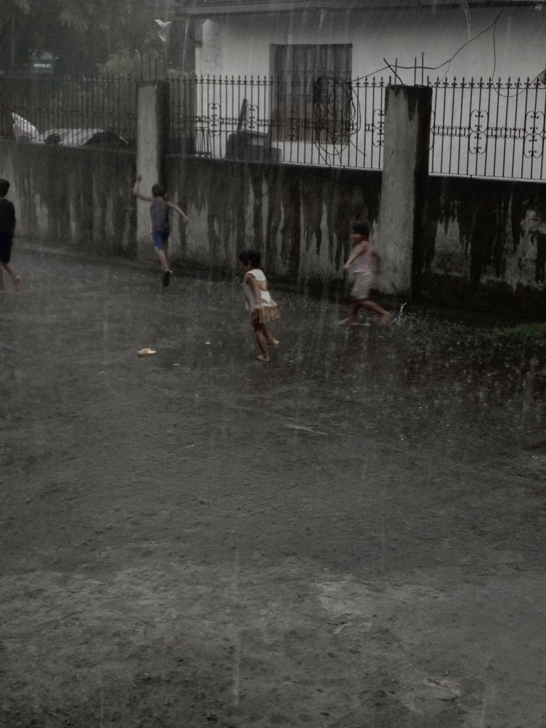 arkeytechto's tweet image. nakakamiss maging bata 😰😭 patampitampisaw lang sa ulan 😢 #AgingProblems