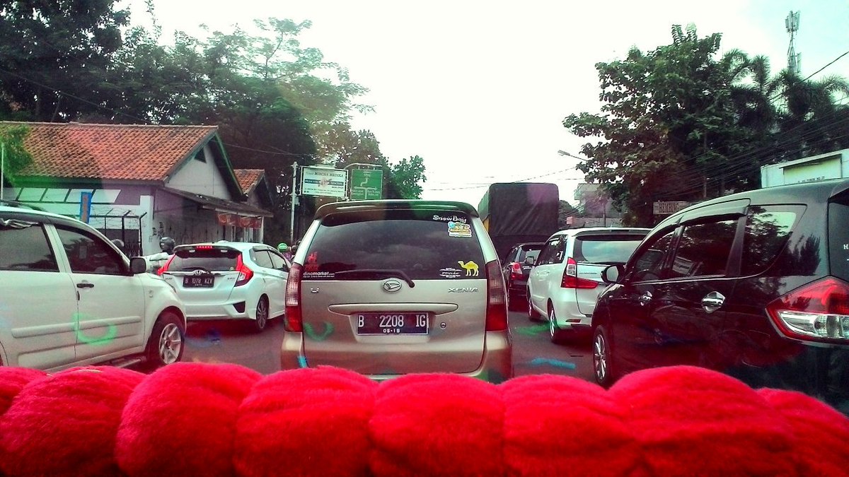 BillyDickaS's tweet photo. Petamburan macet parah pak @TMCPoldaMetro https://t.co/zNVt3OxZnr