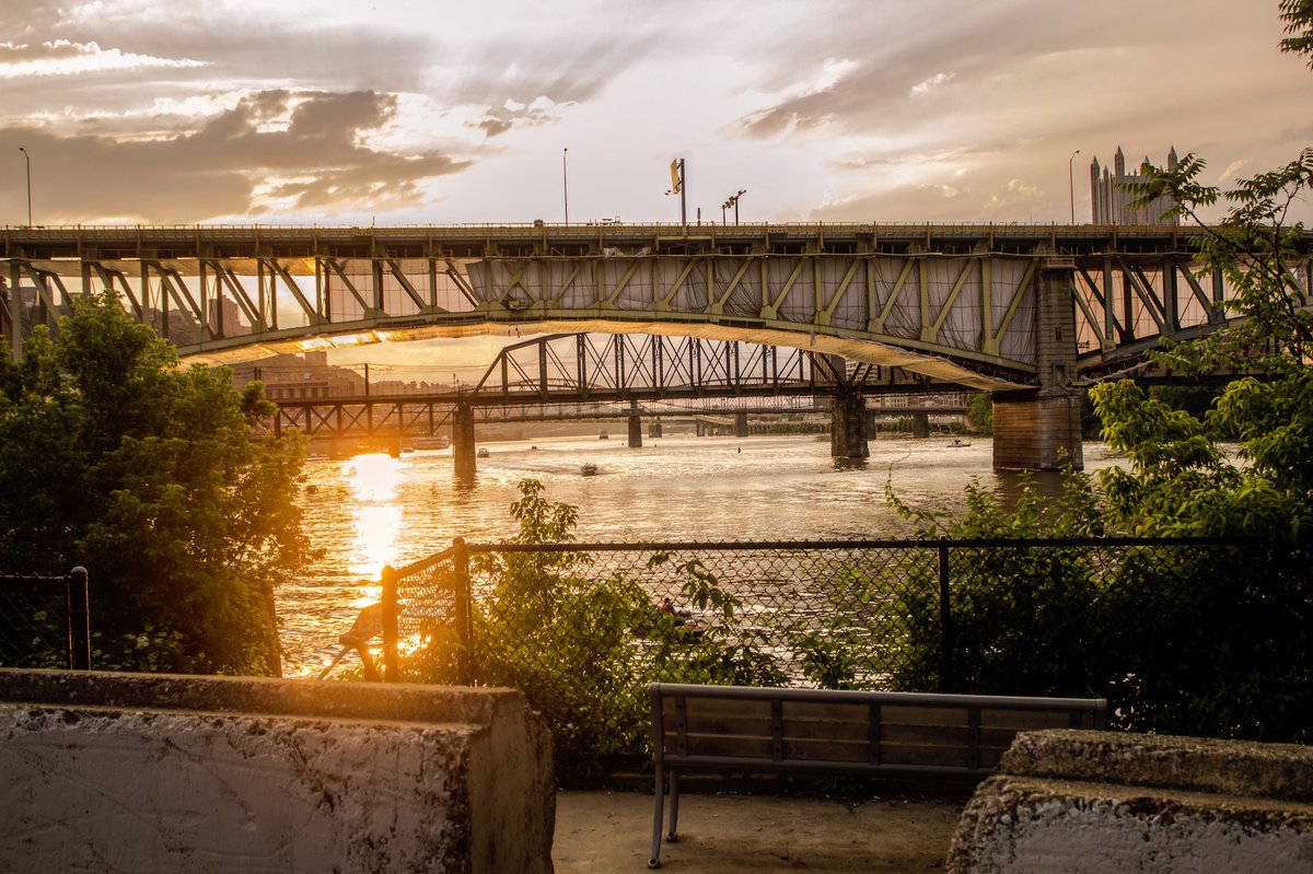 iansjones_'s tweet photo. @PGHCityPaper no words how beautiful our city is. #pgh #412 #pens #pittsburgh #proud #412built https://t.co/SGttauHzBC