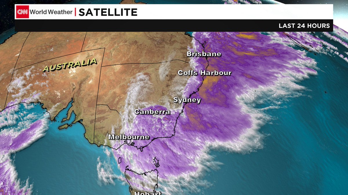 VanDamCNN's tweet photo. Powerful storm is lashing the coast of #Australia frm #Queensland to #NSW w/ #flooding #strongwind #heavysurf @cnni https://t.co/wOYb4nkJma