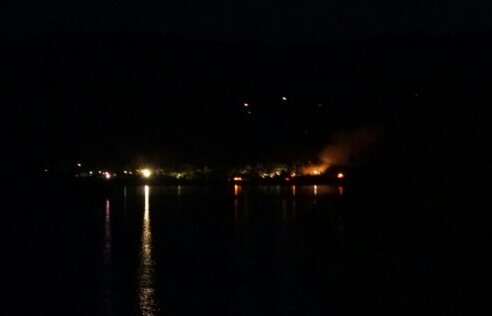 danlhayes's tweet photo. This is a >3 hour detour around the train wreck.   No visible flames from WA with naked eye. #oiltrain #mosier https://t.co/Iv0jkzwqyX