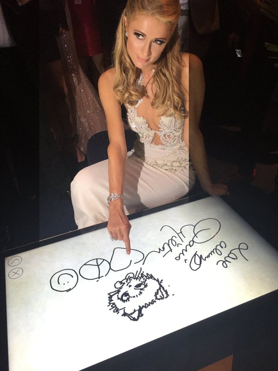 Lebienpublic's tweet photo. #Mâcon : @ParisHilton , @Akon ... adoptent la Table #Kineti https://t.co/I7fO3MOrw8 https://t.co/wRk5ndhRal