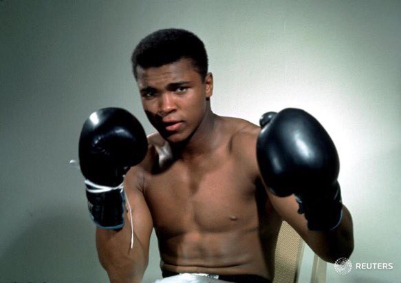 Gazzetta_it's tweet photo. Addio a Muhammad Ali, aveva 74 anni. Il pugilato perde il più grande di sempre. https://t.co/4TuOW5QyVe