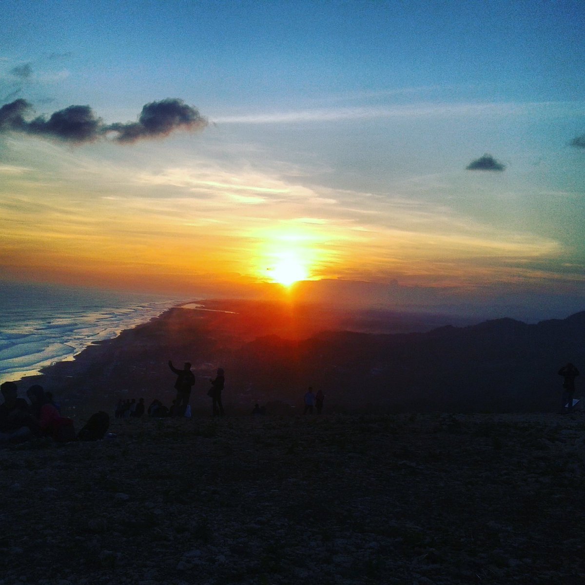 sardhewisata's tweet photo. Sunset Paralayang parangtritis
#kalibiru
#parangtritis
#goapindul
info: https://t.co/dXOu6irjmR
Wa: 085227846490 https://t.co/j0wtJJwnqd