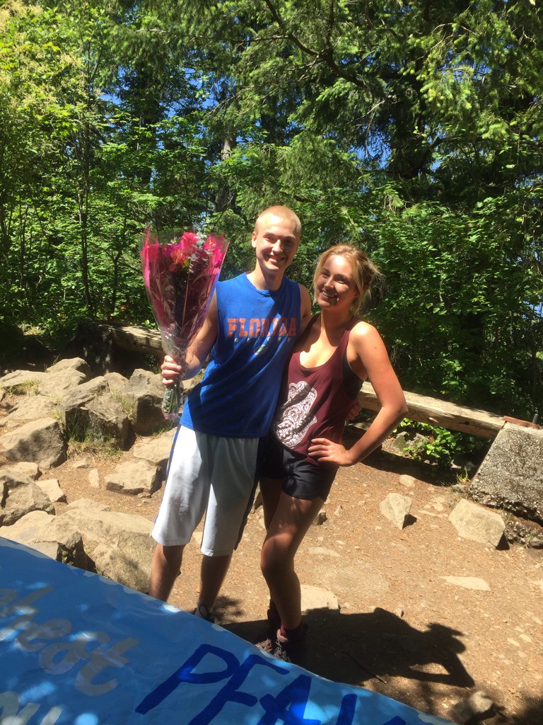 Cam_Pritchow15's tweet photo. Isn't she the cutest thing you've ever seen? 😍😍☺️ #prom2k16 https://t.co/xTkeNmpRSe