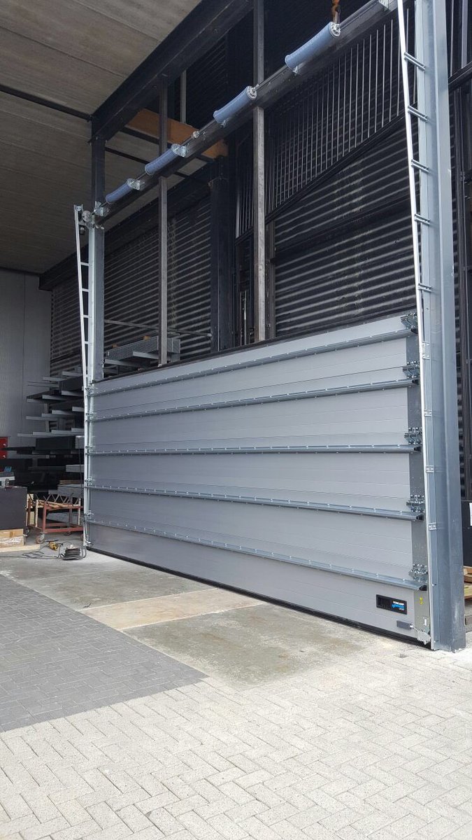 anijkamp's tweet photo. Straks even naar de opening van Hop Hekwerken in Barneveld waar @voskampgroep de #overheaddeuren mocht leveren! https://t.co/bxWmwM2mFI