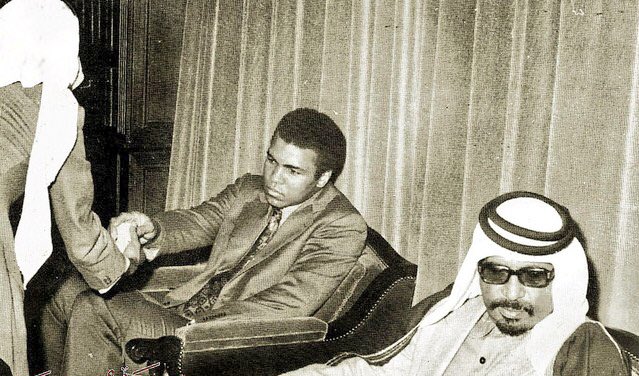 atiqalsulaiti's tweet photo. وفاة الملاكم العالمي محمدعلي وهذه عكوس له اثناء زيارته #قطر مطلع السبعينات يرحمه الله https://t.co/LntXS4H9JR