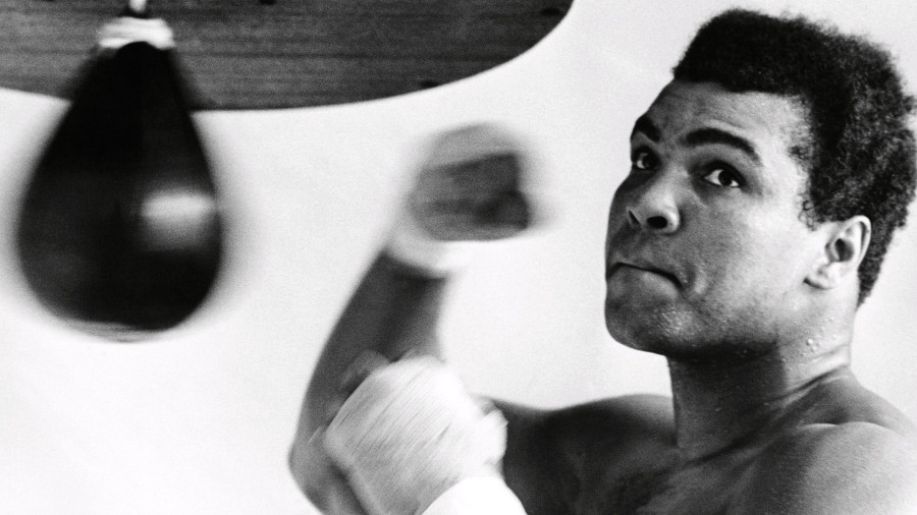 detikcom's tweet photo. Kenangan Mike Tyson dan Muhammad Ali: Main Catur dan Mengaji Bareng https://t.co/EmMOgwsmBv https://t.co/pC5lTVwl8B