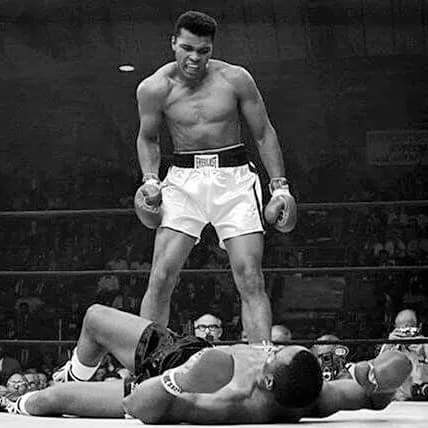 Bu dünyadan bir Muhammed Ali geçti o tüm zamanların en büyüğüdür.