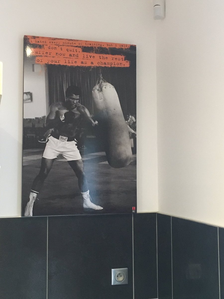 BouhanniNacer's tweet photo. Mon seul poster que j'ai à la maison ... R.I.P Mohamed Ali #Legend #charisme #boxe https://t.co/gurxlBsNm9