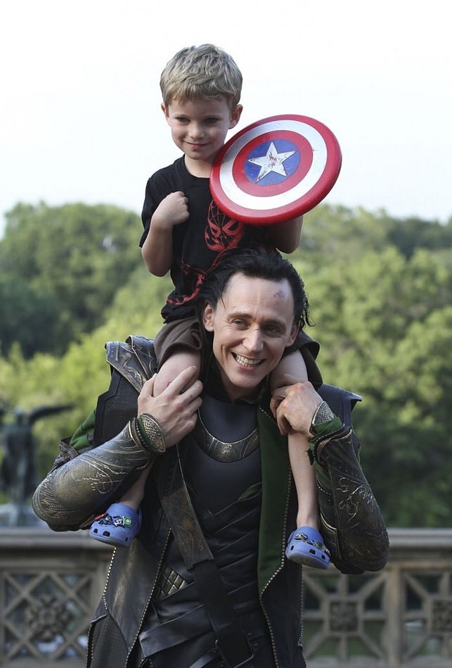 WANDASWlTCH's tweet photo. the avengers cast feat. kids https://t.co/DGwoNLytuJ