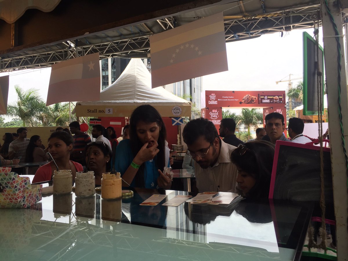 FreshMenuIndia's tweet photo. Such an overwhelming response for our stall! Come try all the food we have ^_^ head over to UB city! #FreshMenuWOAP https://t.co/l8HBCZqQWc